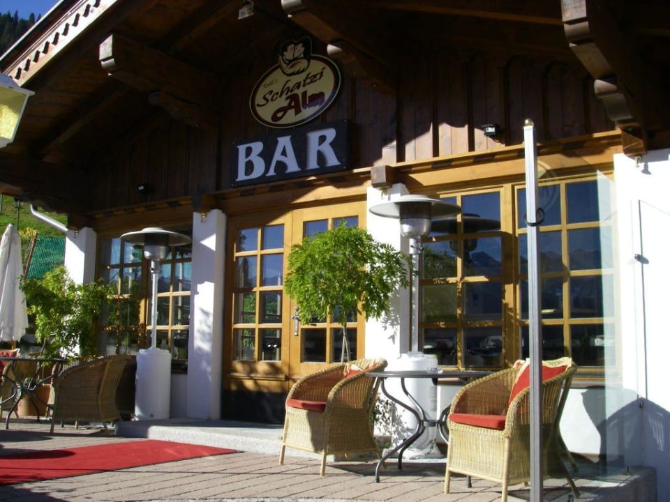 Terrasse vor der Bar MY ALPENWELT Resort