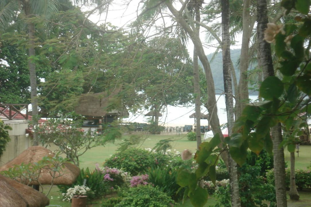 Blick vom Pool zum Strand HOLIDAY VILLA BEACH RESORT & SPA LANGKAWI KEDAH