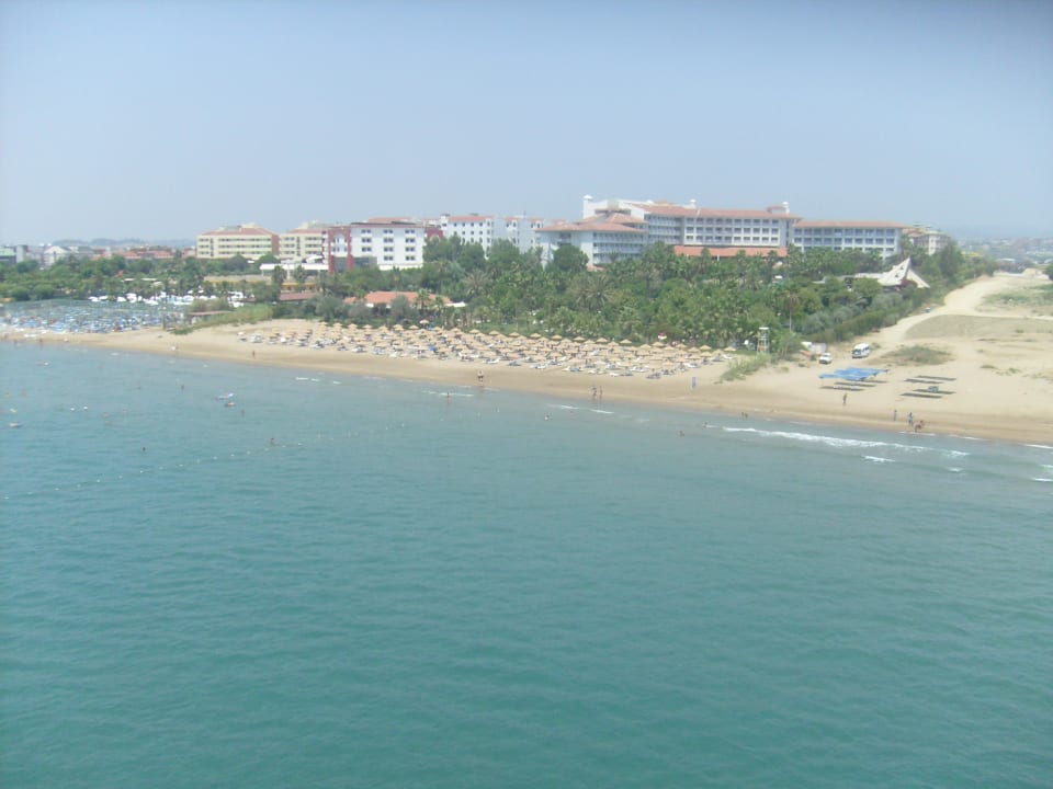 Defne von oben beim Parasailing Hotel Defne Garden