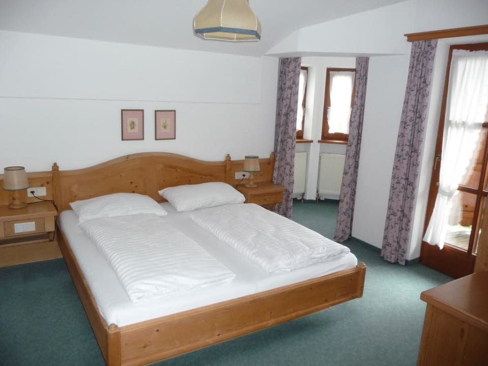 Doppelbett mit Erker und Balkon VAYA Achensee