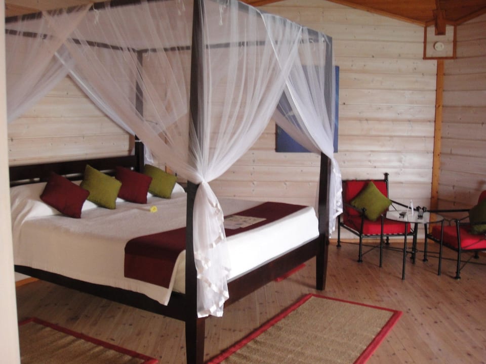Wohn- und Schlafbereich Kuredu Island Resort & Spa