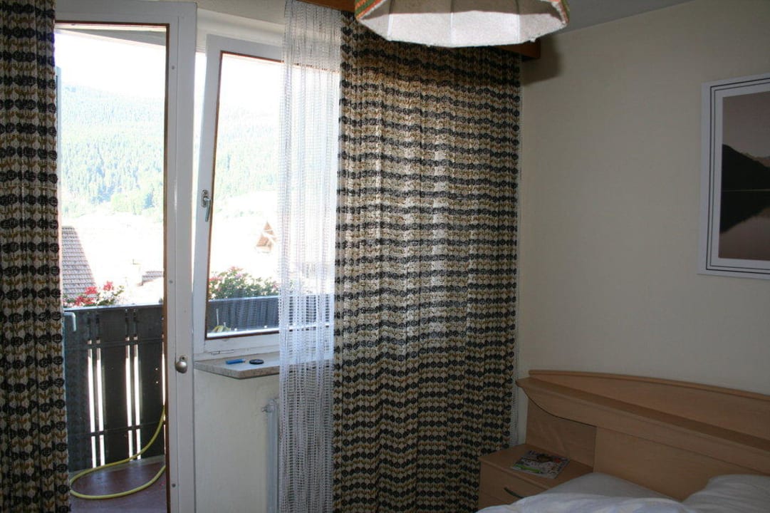 Blick zu den hypermodernen Vorhängen Aktiv Hotel Edelweiss