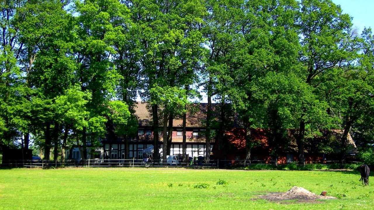 Blick zum Landgasthof (von der Straße) Bayrischer Landgasthof Zur Eiche
