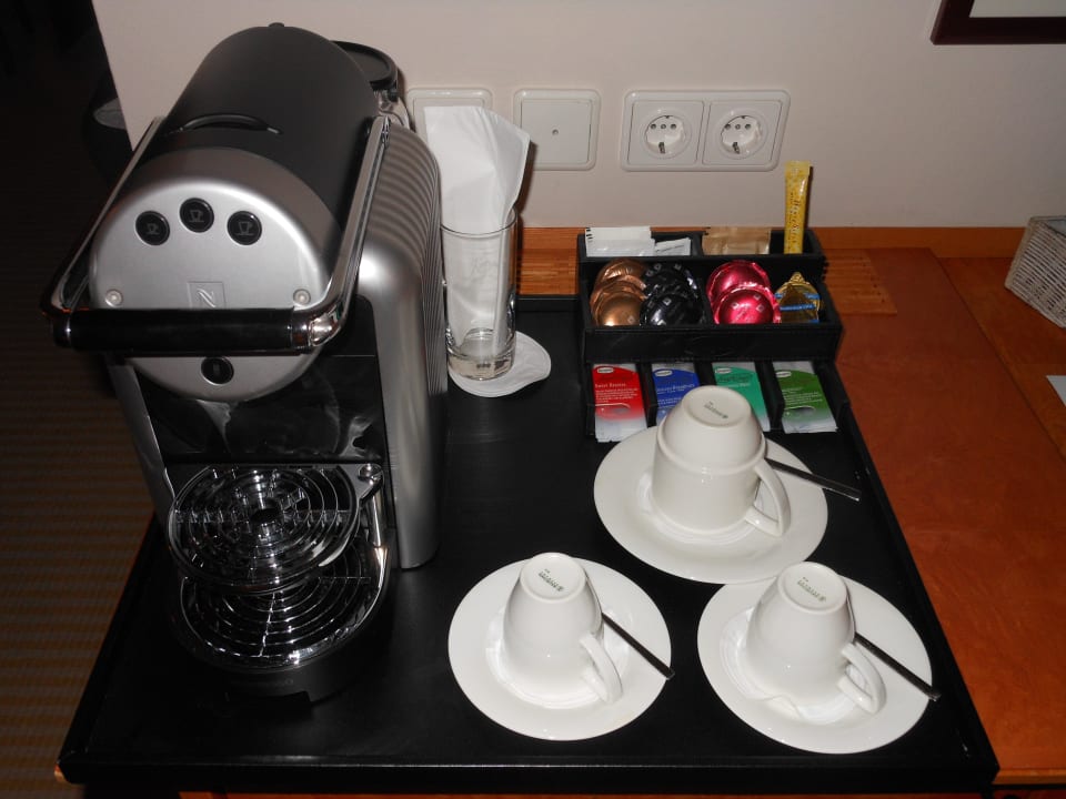Zimmer 2001 - Kaffeemaschine Hilton Munich Airport