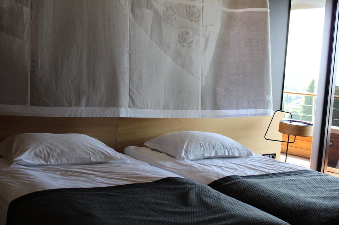 Bett Lone Hotel by Maistra Collection