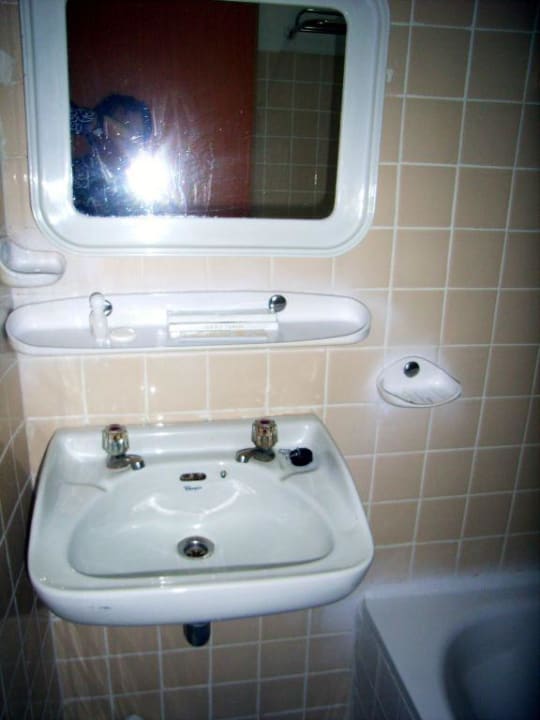 Waschbecken , etwas beengt Hotel Asia