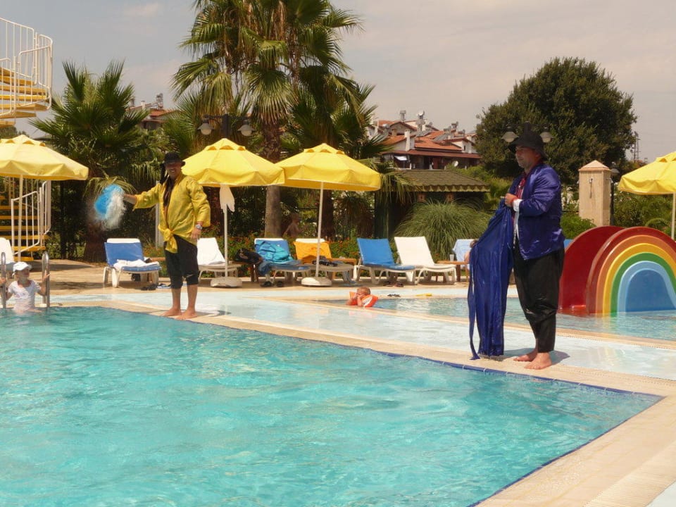 Poolanimation am Mittag Royal Atlantis Beach Hotel