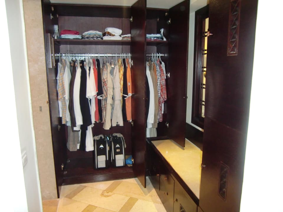 Schrank mit viel Platz & Kommode Steigenberger ALDAU Beach Hotel