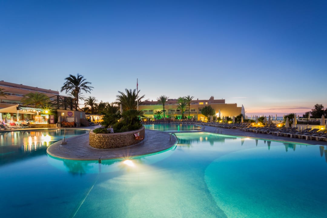 Pool Sirenis Seaview Country Club