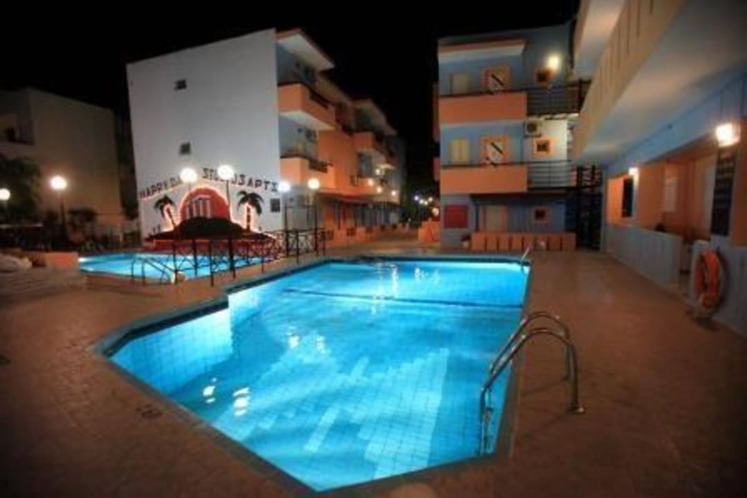 Pool area Hotel Happy Days