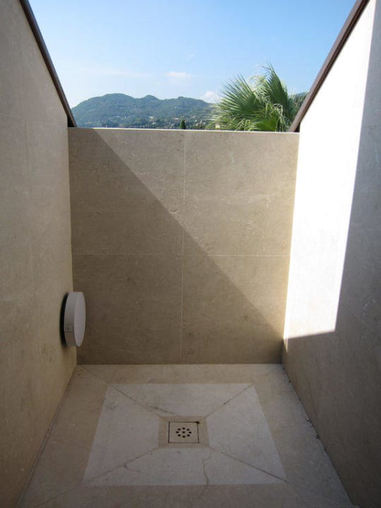 330 EURO Terrasse mit Seeblick Hotel Bella Riva