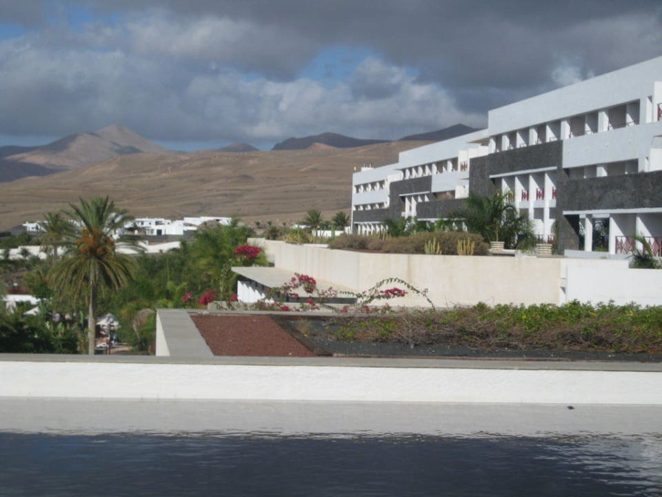 Aussenansicht von einer Terrasse aus Hotel Costa Calero