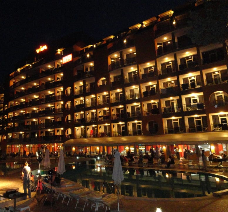 Hotel bei Nacht HVD Viva Club Hotel