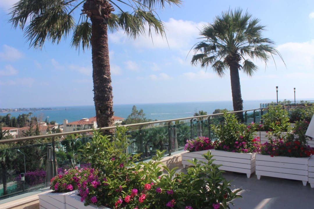 Terrasse vor den Zimmern Side Star Elegance