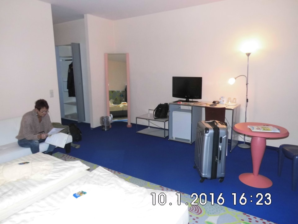 Blick zum Flur und TV Erzgebirgshotel Freiberger Höhe