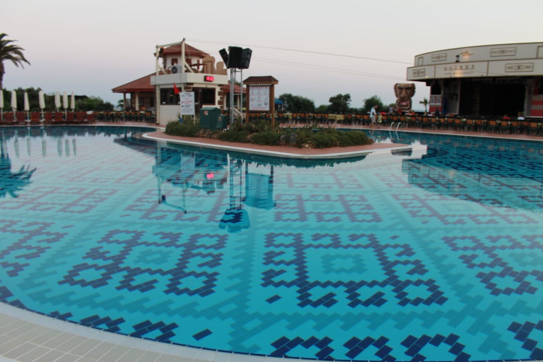 Schöner Pool Ali Bey Club