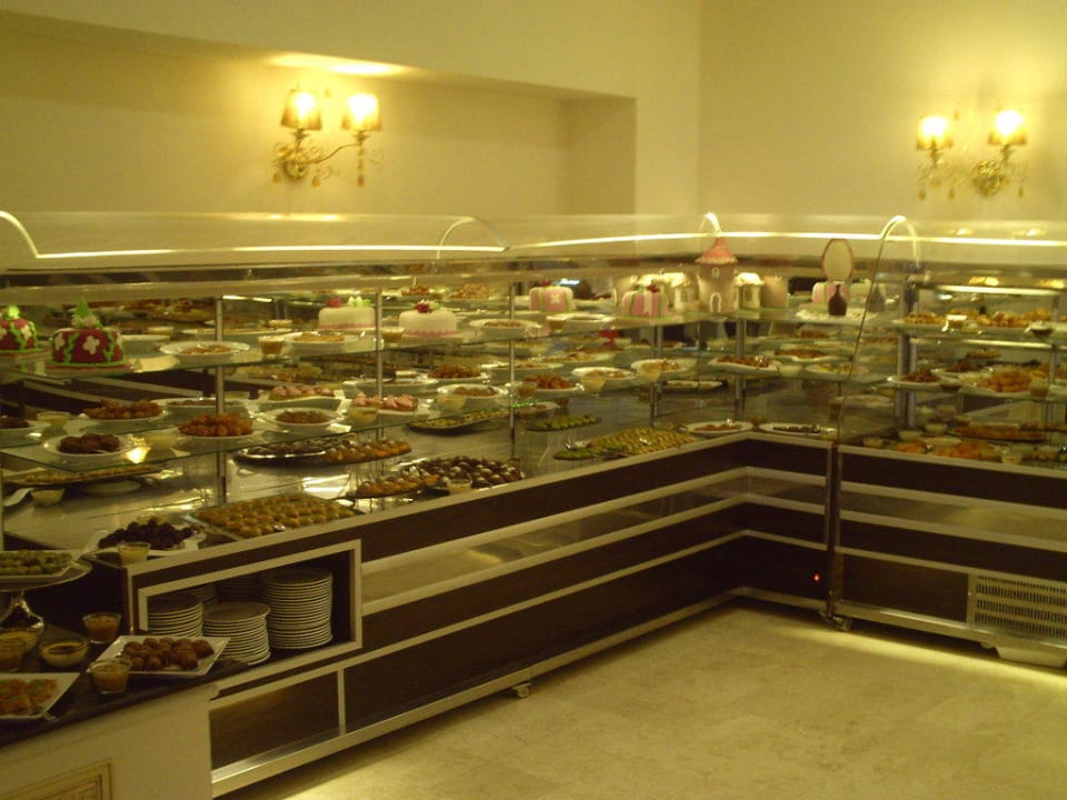 3.Teil der Süßwarenecke Hotel Delphin Diva