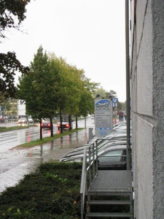 Richtung U-Bahn-Station Park Inn by Radisson München Frankfurter Ring