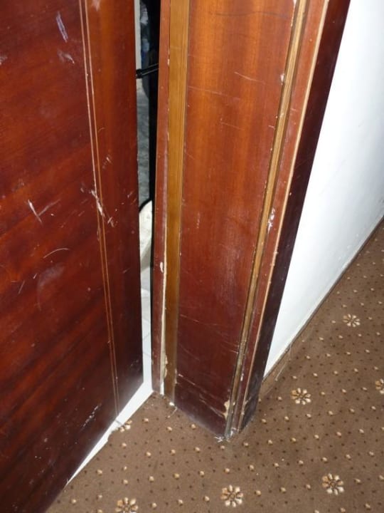 Türrahmen von den Service Zimmer Falcon Hotel