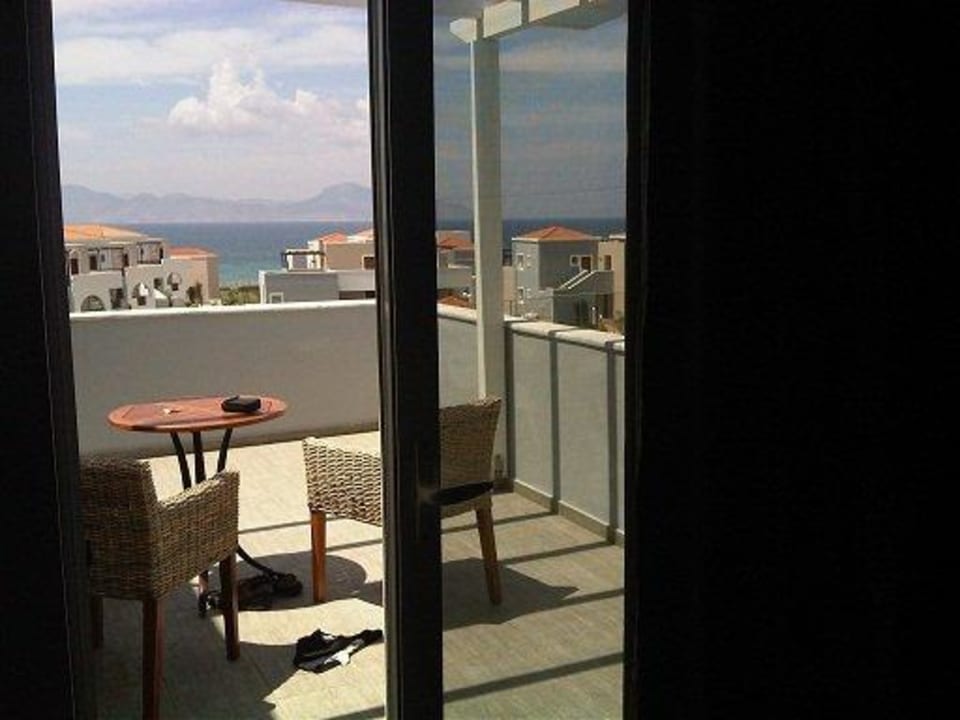 Die Terrasse vom Schlafzimmer aus gesehen Atlantica Marmari Palace