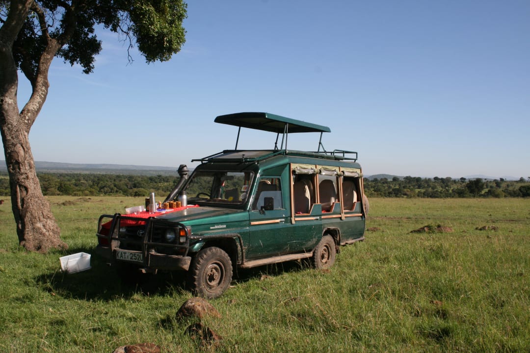 Frühstück im Busch Royal Mara Safari Lodge