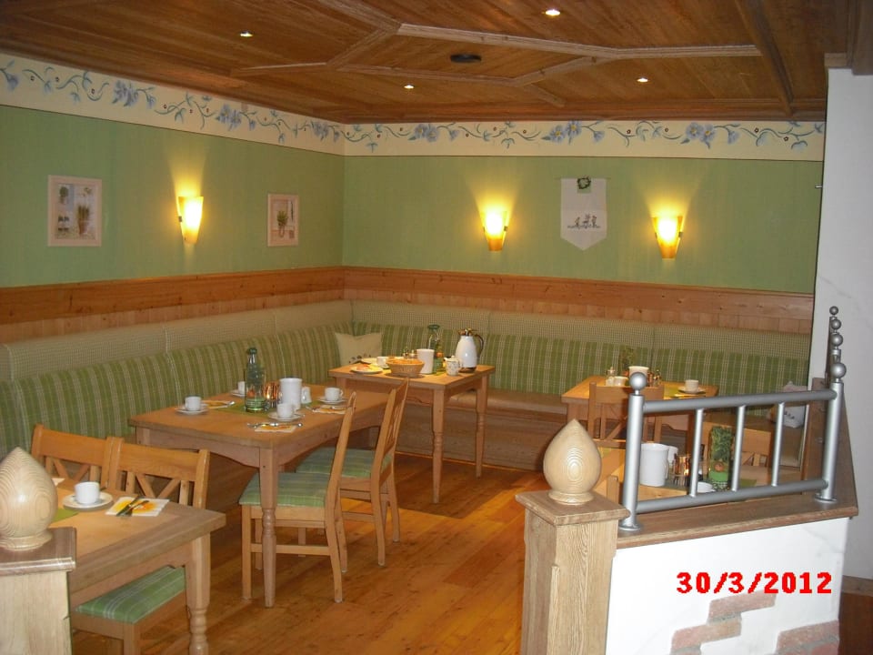 Frühstücken im "Sonnenzimmer" Landferienhotel Augustin