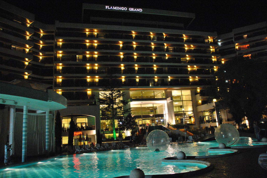 Abendlicher Blick auf das Hotel Flamingo Grand Hotel & Spa
