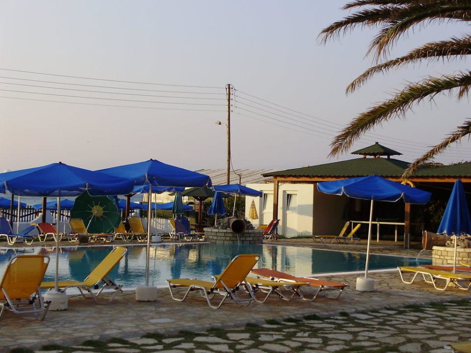 Abendstimmung am Pool Acharavi Beach Hotel