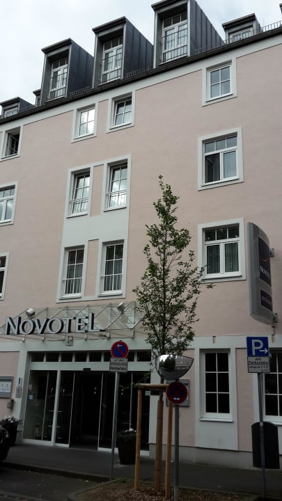 Frontansicht  Dorint Hotel Würzburg