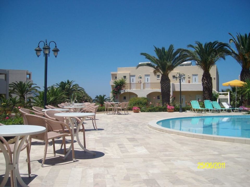 Pool an der Poolbar Delfina Tropic Beach