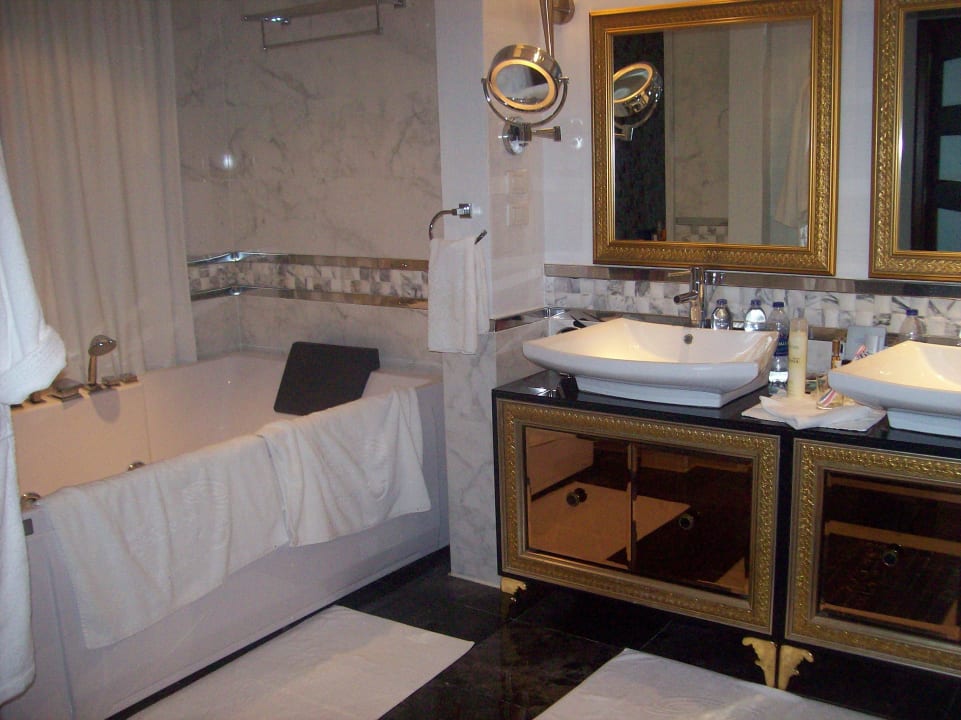 2 getrennte Waschbecken Premier Le Reve Hotel & Spa