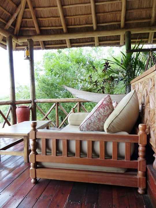 Sitzgelegenheit in der Lobby Hotel Mantana Tented Camp