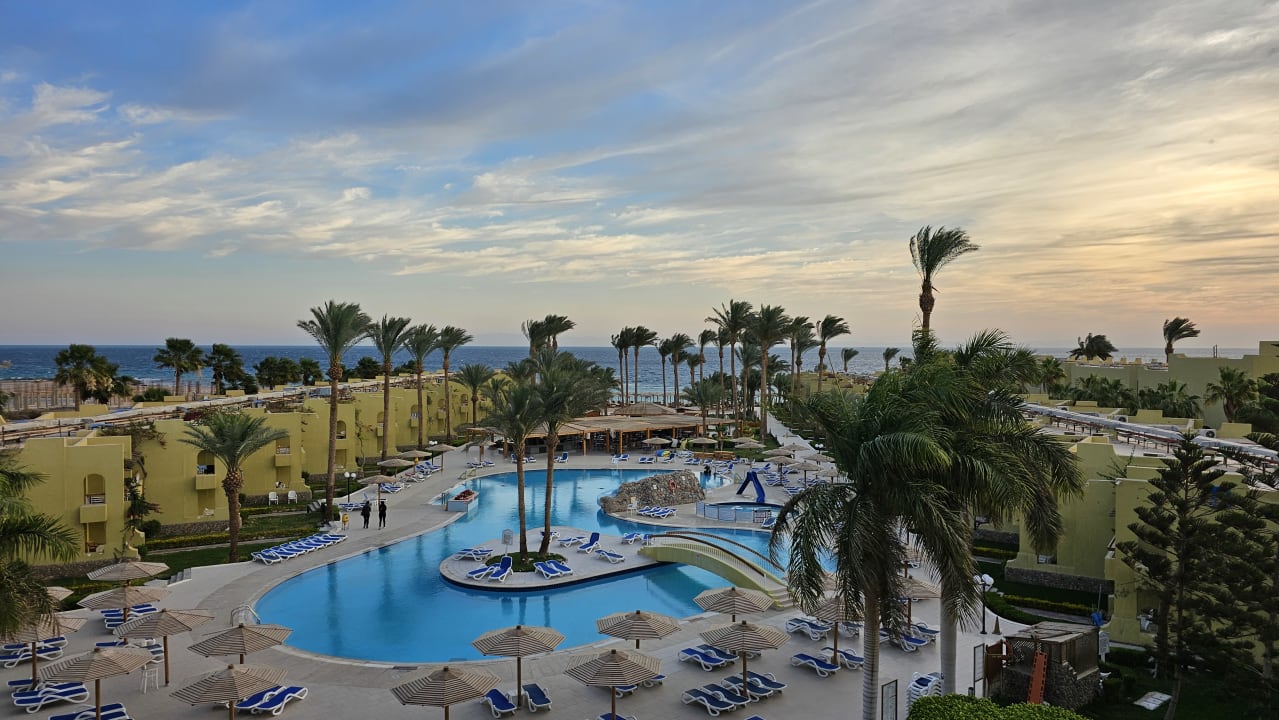 Pool Palm Beach Resort