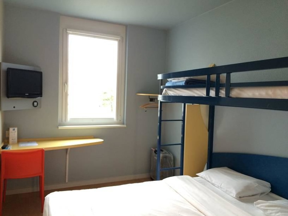 Bedroom ibis budget Hotel Genève