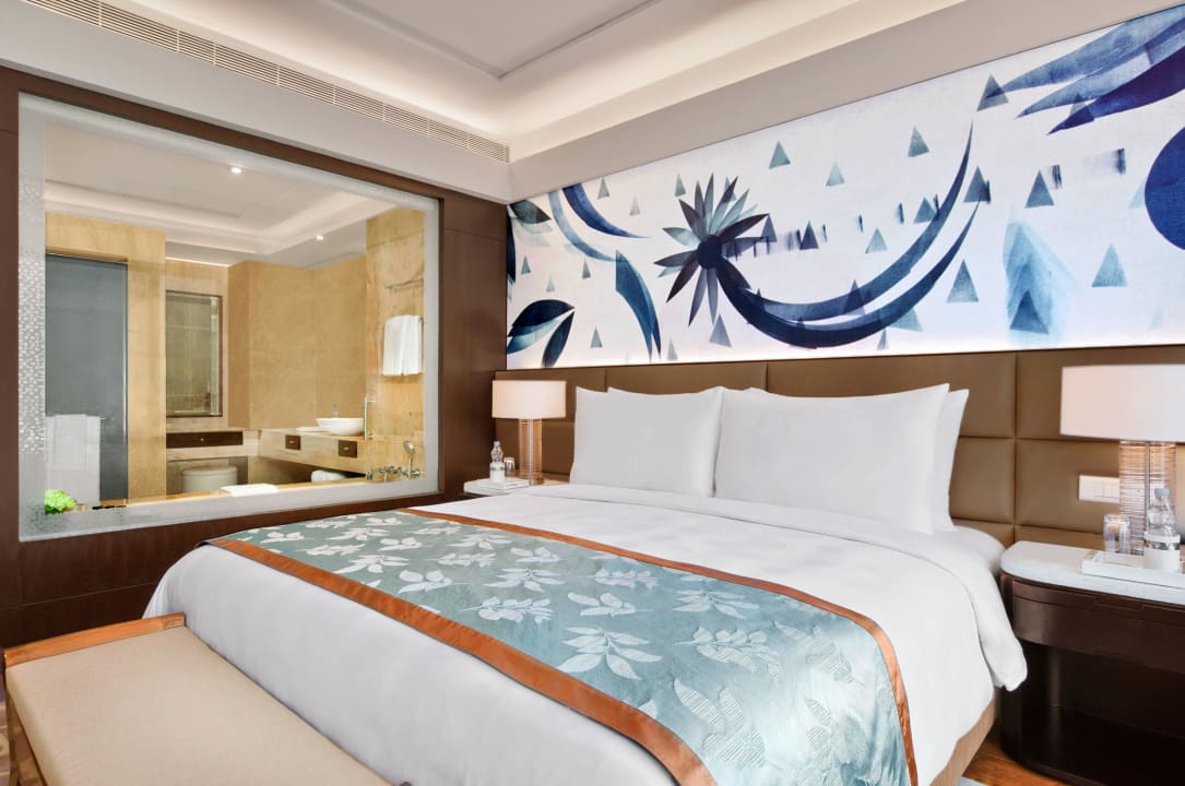 Deluxe Room The Leela Ambience Convention Hotel Delhi