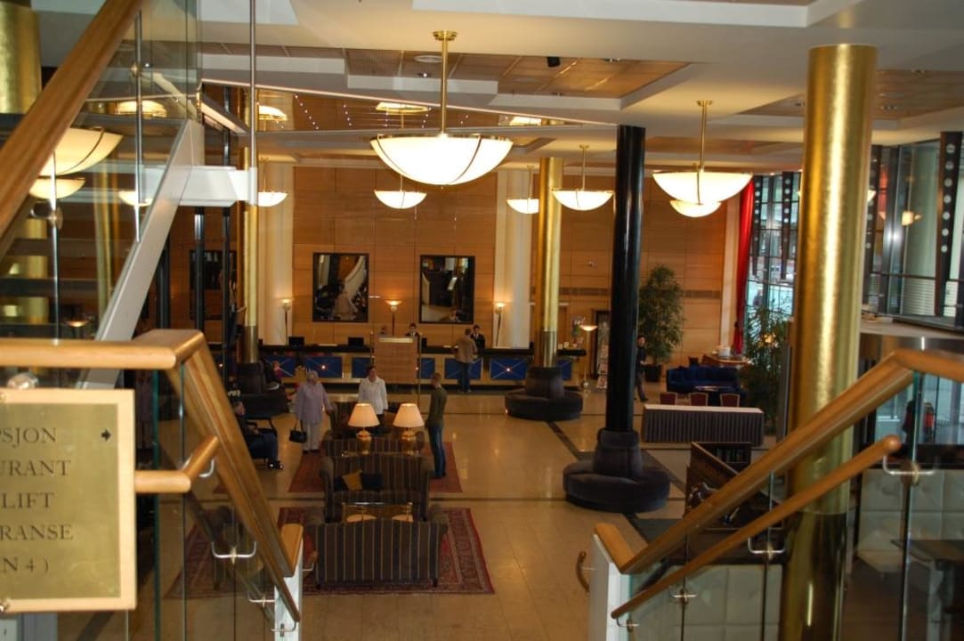 Blick zur Rezeption Thon Hotel Opera