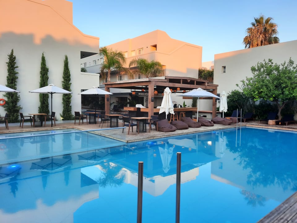 Pool Sentido More Meni Residence & Suites