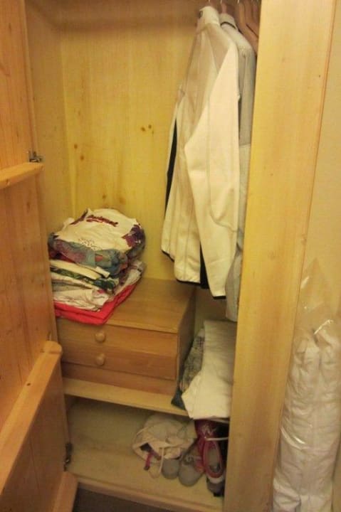 Schrank im DZ Zimmer 1 Hotel LaMorosa