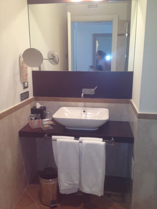 Badezimmer Pisa Tower Plaza