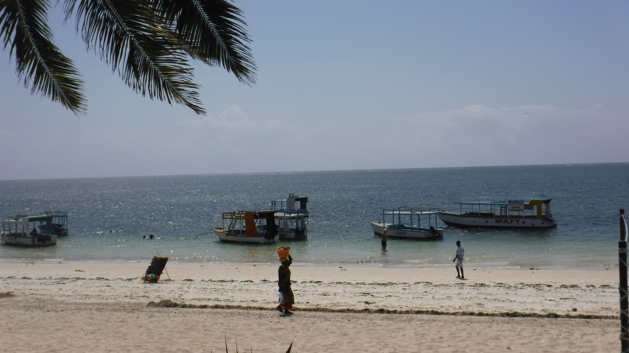 Strand Travellers Beach Hotel & Club