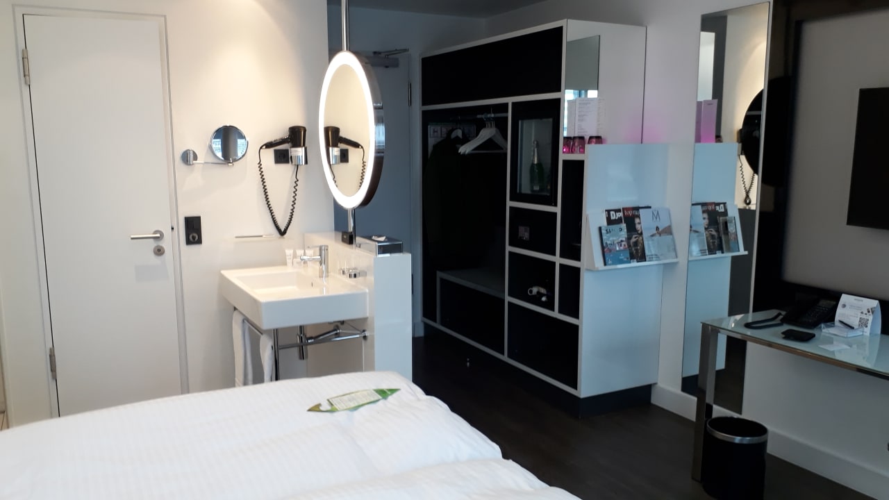 Zimmer INNSiDE by Meliá Düsseldorf Hafen