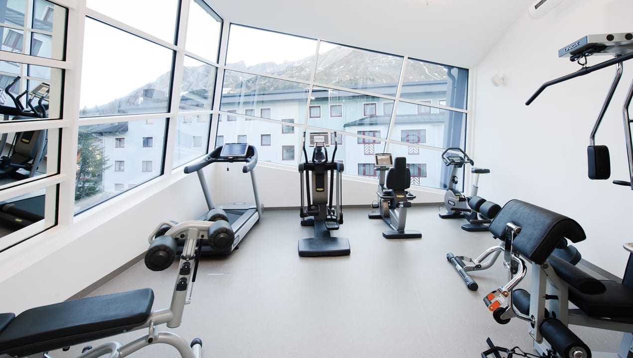 Panoramafitnessraum mit Topmodernen Geräten Alpenhotel Perner
