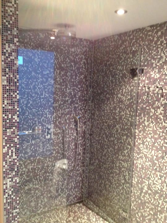 Bad (7. Stock) Abito Suites