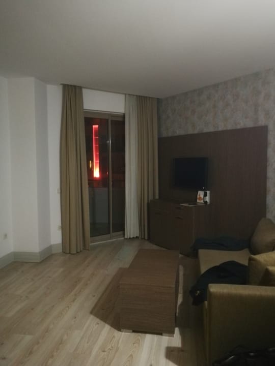 Zimmer Port Side Resort Hotel