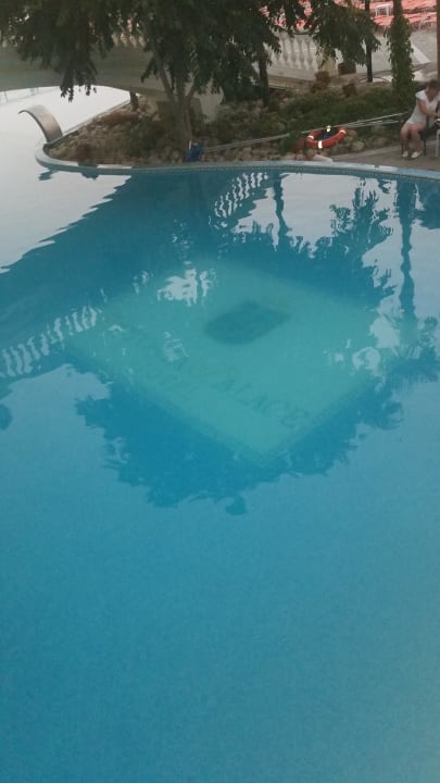 Logo des Hotels im Pool Imperial Palace Hotel
