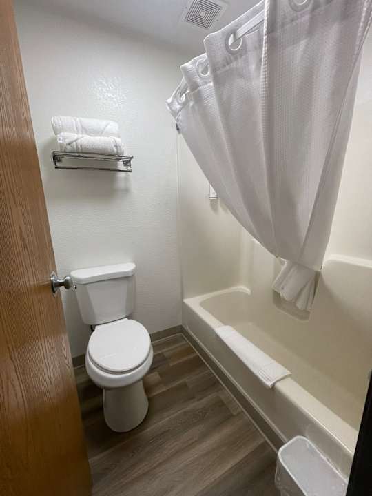 Zimmer Alliance Hotel & Suites, a Howard Johnson by Wyndham