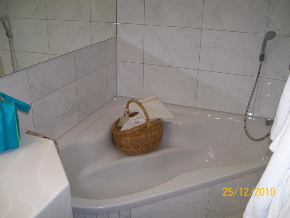 Badewanne mit Saunakorb Hotel Tannenhof Sport & Spa