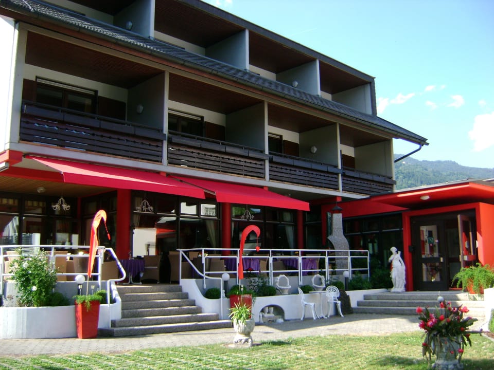 Das Landhaus bietet geräumige Zimmer mit Seeblick. Seehaus Kärnten Inn