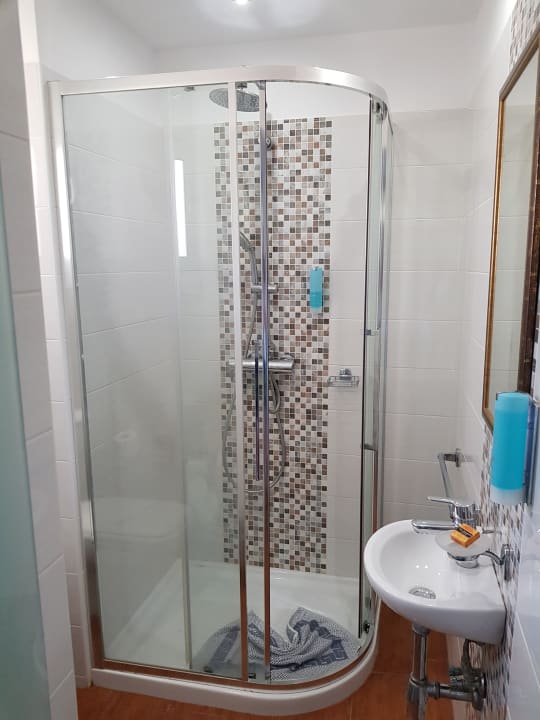 Zimmer Alexander Beach Hotel & Village Resort