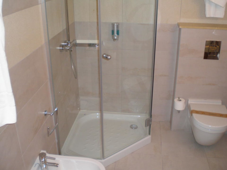 Badezimmer in der Suite Iberostar Waves Pinos Park